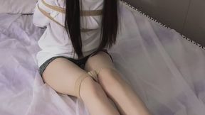 Kunkun be in bondage on the bed