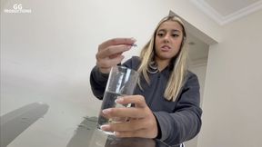 The giantess Vera and the little ones: an unexpected dive - (MP4-HD 1080p)