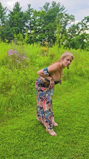 BIG MATURE MOMMY TITTY outdoor clips from my ONLYFAN Page released
