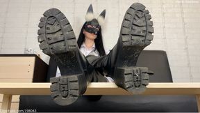 Dirty knee heeled boots licking and slave's palms trampling