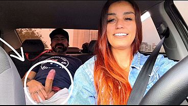 Motorista mulher de aplicativo pega passageiro se masturbando por tr&aacute_s!