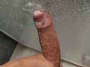 ENORME POLLA GRUESA juega en la DUCHA