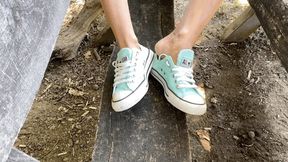 KIRA TAKING OFF HER SWEATY CONVERSE OUTDOOR - MOV HD