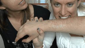 Jessica and Eleonore's lunch ( BITING )