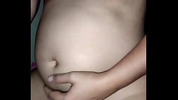 Esposa embarazada de nueve meses cumple el fetiche de un empresario por dinero, d&iacute_as antes de parir. Cornudo qued&oacute_ contento con las ganancias y ver a su mujer ensartada por otro macho.