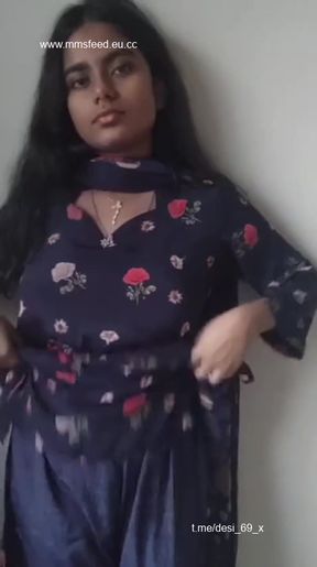Pakistani teen exposes her desi amateur body
