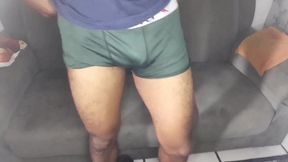 gordo leva o novinho que mora na rua pra casa pra mamar o pau dele