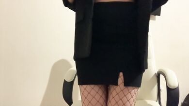 The teacher taught me how she fucked herself raw with that fat ass and bald pussy