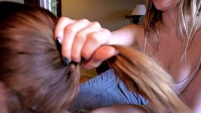 madrastra le ensena a tragar dos pijas a la vez, a su hijastra