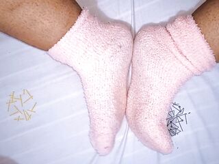 Black mother i'd like to fuck seduces u with her feet in unshaved nylons and then shows her cunt for u