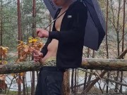 Ich habe mir im wald bei regen ein runter geholt