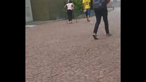 Magrinha gostosa na rua do centro