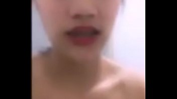 อาบน้ำโชว์นมสวยหีเนียนทั้งคู่เลย