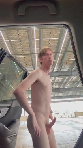 Big-boned amateur with a kink for public exposure flaunts her slim