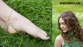 Katja moving barefoot on the grass - Video update 13297 HD