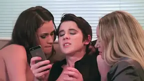 Threesome lesbians double pussy fingering