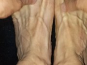 Hola a todos! Mi primer video. Que mas les gustaría ver relacionado a mis pies?