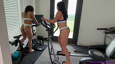 MUSCLE MOMMIES FUCK EACH OTHER FOR CARDIO