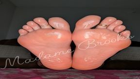 Nikki Brooks - Step-Mommy's Oily Soles (1080HD)