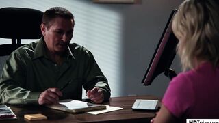 Slutty Kiara Cole persuades her professor with her skillz