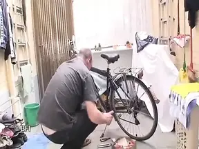 Belgian bicycle repairman vs Dutch slut