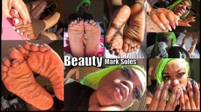 I drained F33TGOAT with my white pedicure 😩