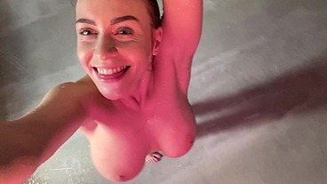 Just look at my wet naked nature body??...