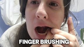 Finger Brushing Fetish – Brushing My Fingers Inside My Mouth with Toothbrush, Lips, Teeth, Drool & More