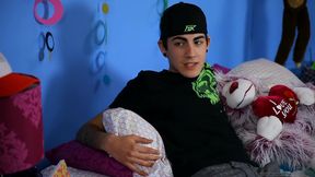 Hot Twink Shows Friend How to Pack Fudge