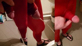 pissen daheim in roter legging mit penishulle