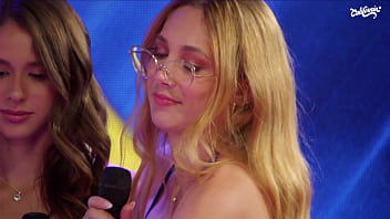 AULA DE BOQUETE COM CINCO GOSTOSAS NUAS