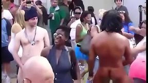 Public Masturbators: Outdoor Hunk Action