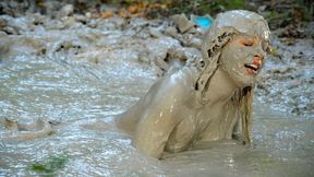 Summer Twerking in Bubbling Mud