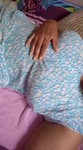 Intense Finger Masturbation of the Clitoris and Penetration