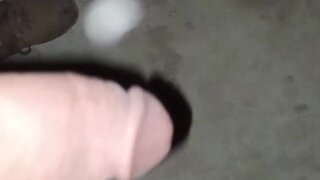 Pakistani boy shows off his pump skills in this video - no age or gender references