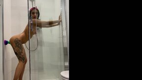 Inked teen gril fucking her sex toy in the shower