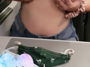 Teen aus Österreich zeigt im Zug ihre Riesentitten (öffentlich) - DildoLove19