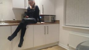 Sweaty Foot Worship 1 (MOV)