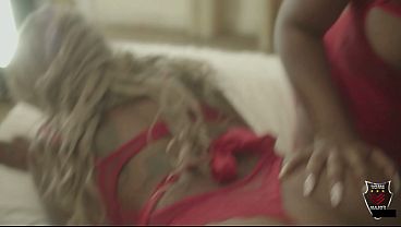 Lyric Sky and Rome Major get their creamy Milky Threesome on!