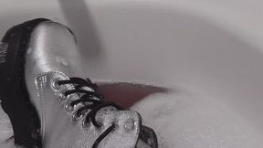 Jax's Silver Jadon Max pissing and bath