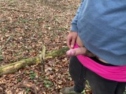 Er musste mit hartem schwanz einfach drauf los pissen