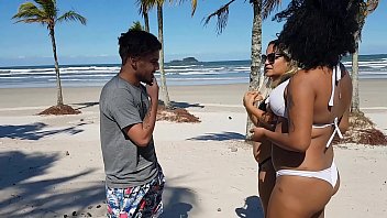 2 lindas estrangeiras s&atilde_o levadas no papo do novinho Flakael vlogs e acabam num sexo a 3 Gostoso