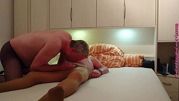 NylonDate 1: Geiler BI Schwanz in Strumpfhose