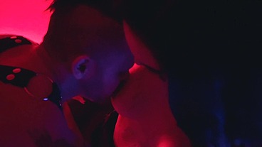 FILME COMPLETO - MARCELA DIMOV NÃO AGUENTA DE TESÃO E VAI ATRÁS DE ROLA EM DARK ROOM