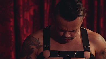 FILME COMPLETO - MARCELA DIMOV NÃO AGUENTA DE TESÃO E VAI ATRÁS DE ROLA EM DARK ROOM