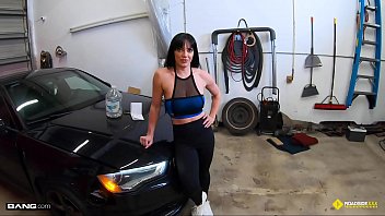 Roadside - Fit Girl Gets Her Pussy Banged By The Car Mechanic