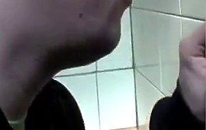 Berlin Junger geiler Boy blast am Glory Hole