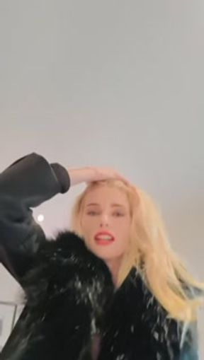 Zara Deeley - Single and need your cum