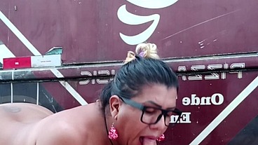 Sentado gostoso no pauzao do magrão pintor