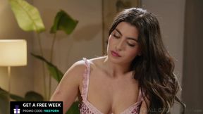 ALL GIRL MASSAGE - Gal Ritchie Gives In-Law Yhivi Lesbian First During Post-Honeymoon Massage Gift